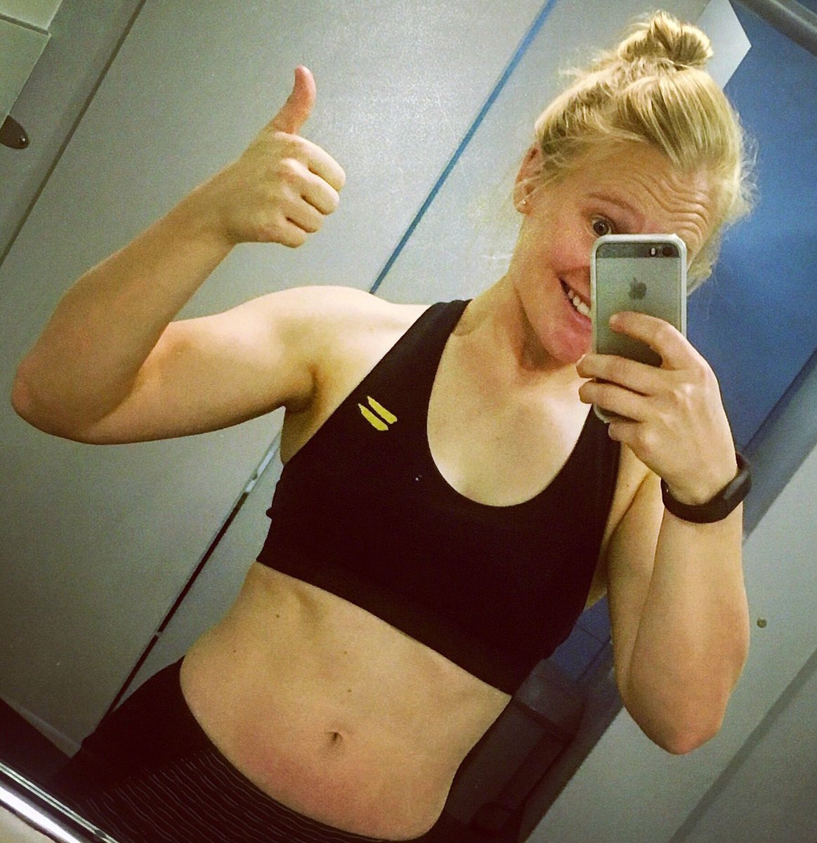 _sazpayne's tweet image. Only I could get a metal splinter doing deadlifts 😂🙈but pleased with 55kg 6x3 for my first ever time! #strongnotskinny #dissertationbreak