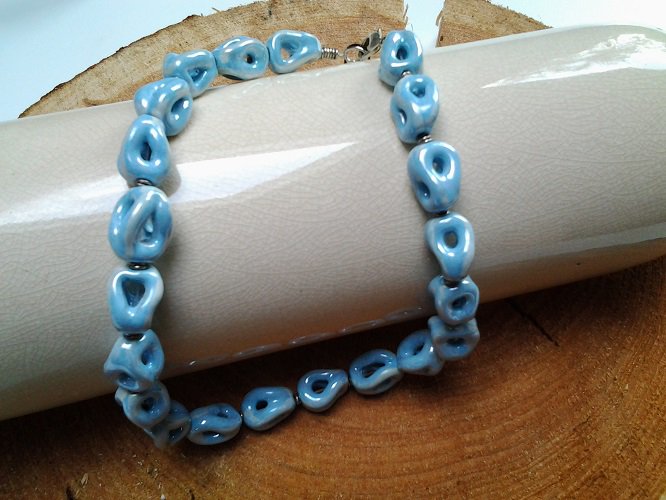 Jeanetfairchain's tweet photo. Bijzondere #fairtrade ketting van #kazuri Kraaltjes hebben een aparte vorm en mooie kleur https://t.co/W5GlPe5vTQ https://t.co/guNrIQCqMX