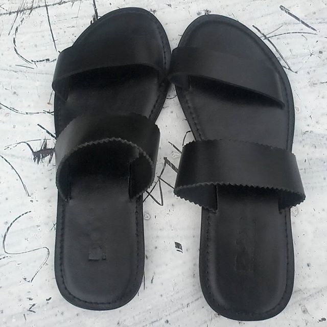 Dotfashions's tweet photo. Something for the fellas...Our two-tiered #zigzag slippers in black goatskin #HandmadeInNigeria #retailtherapy #Leather #Shoes #Naija https://t.co/T3PgUhvjaz