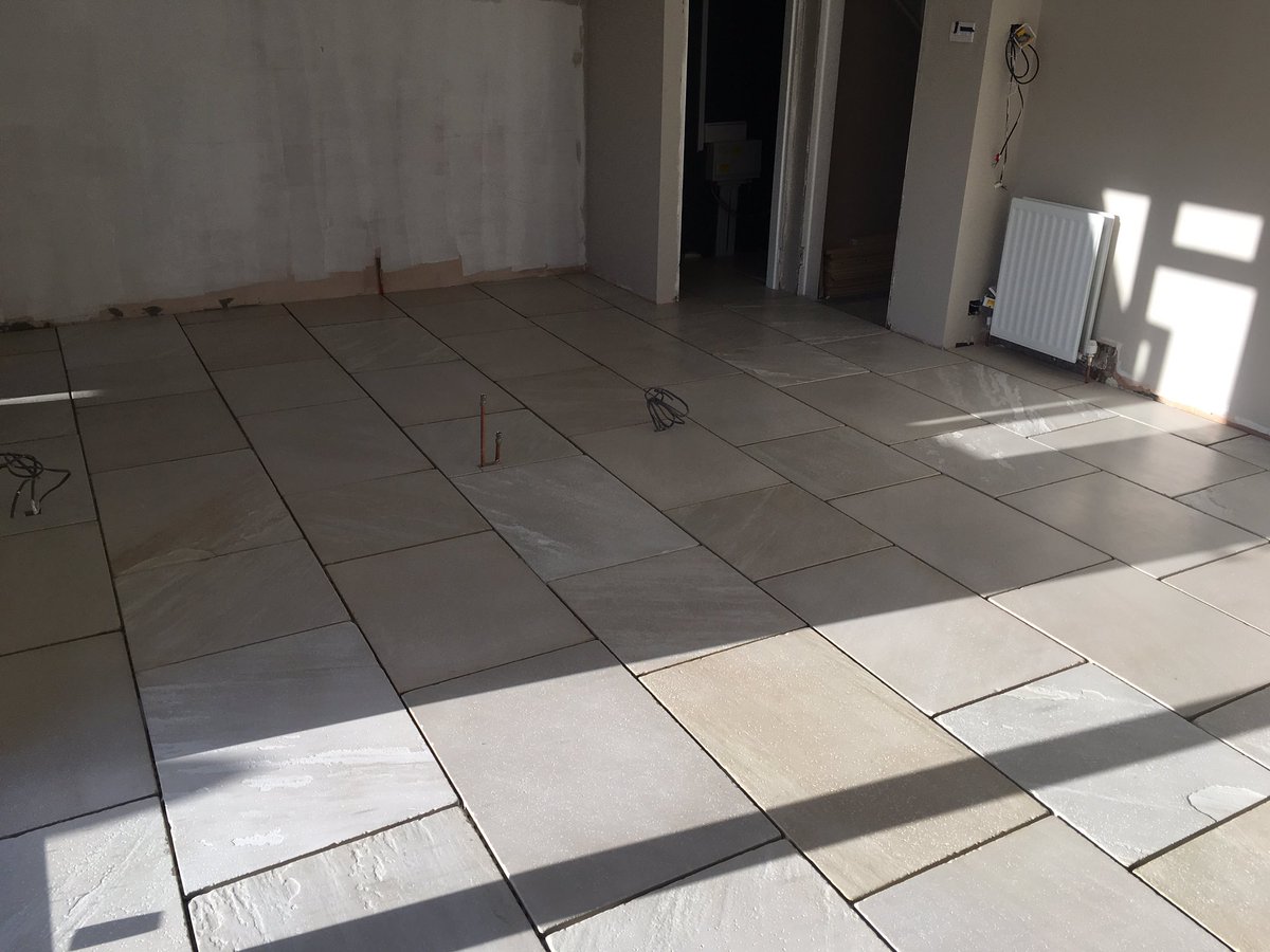 prestige_pmne's tweet photo. Following the underfloor heating install, a nice natural stone floor 20mm thick slightly on the heavy side https://t.co/Rf8SOPWnrg