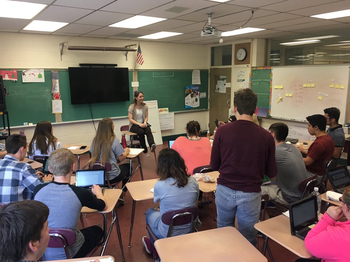 MissEgan16's tweet photo. Brunch with friends 👍🏻 #minibagels #creativewriting #APMH @MapleHill_HS @AverillParkCSD @NericDL https://t.co/Zq6RtapWCg