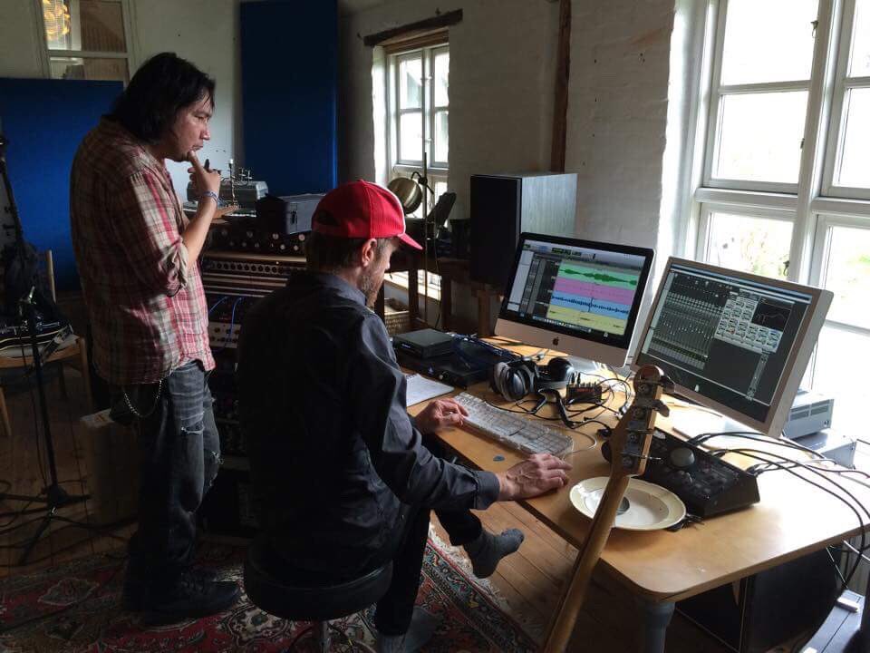 Digawolf's tweet photo. Take one.... #musiciansatplay #digawolf #denmarkproject #corcumpolar https://t.co/OJ8izHH0ng
