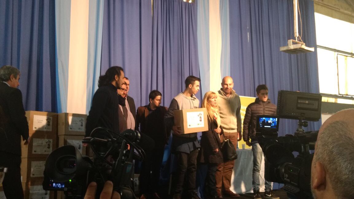 infoBsAsconvos's tweet photo. #ConstruyendoFuturo 31 instituciones de la #ETP reciben los kits robóticos #IIIEntrega #SoyDeLaETPBA @fertascon @ceiba2016 https://t.co/mBHuL3AGGe