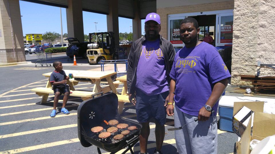 TauLightningOPP's tweet photo. Thank you everyone who came out to support #1stFriday in Downtown #Brunswick &amp; #MonthlyCookout, our little way of saying thanks #FreeFood https://t.co/wzU2NXlXZX