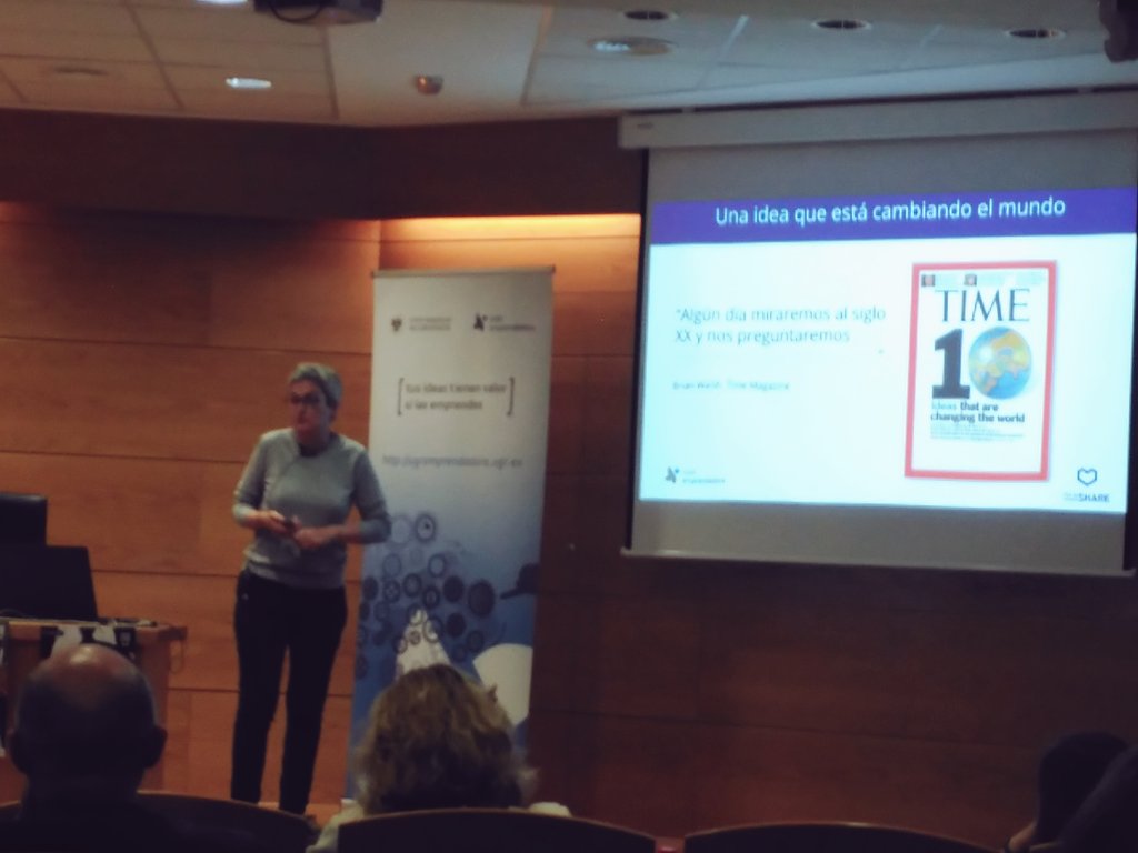 UGRemprendedora's tweet photo. No hay mejor manera de empezar la tarde del Foro #SéValienteUGR 👉 @Evamiguelez de @OuiShare_es hablando sobre economía colaborativa 👏👏 https://t.co/UthAfnKpYd