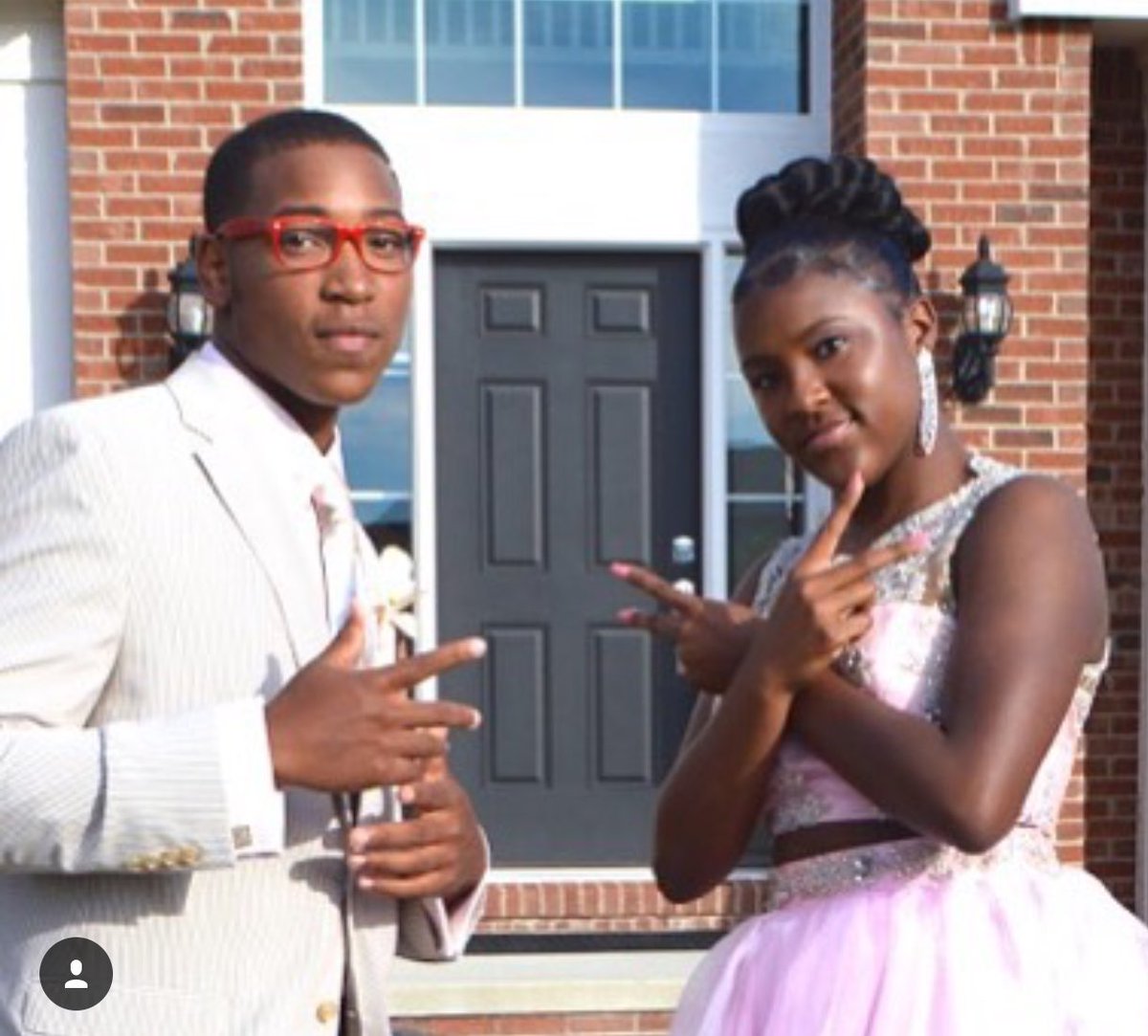 _Ciyaaa's tweet photo. Happy Birthday Bro of Honorππ love ya! See ya laterππππ€πΎπ€πΎ #theonlybff #FunToBePetty #LowerCaseT #BigBootyT https://t.co/AglnOCALd9