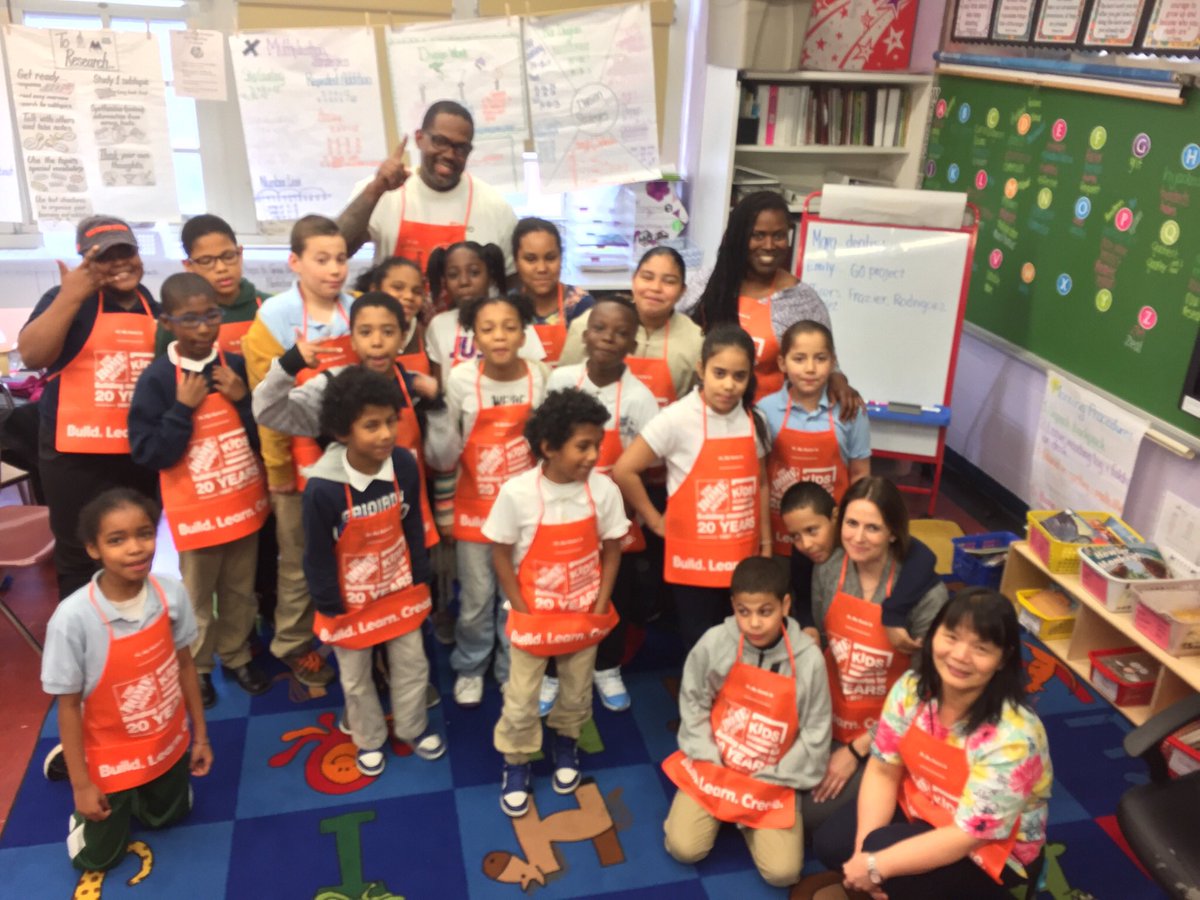 2017 Career Day with PS 15. Time with our future leaders. <a href="/SL_leighton/">Leighton</a> @AlizdelR <a href="/HazemElrashidi/">hazem elrashidi</a> <a href="/hdbosslady/">shondelle bo$lady</a>