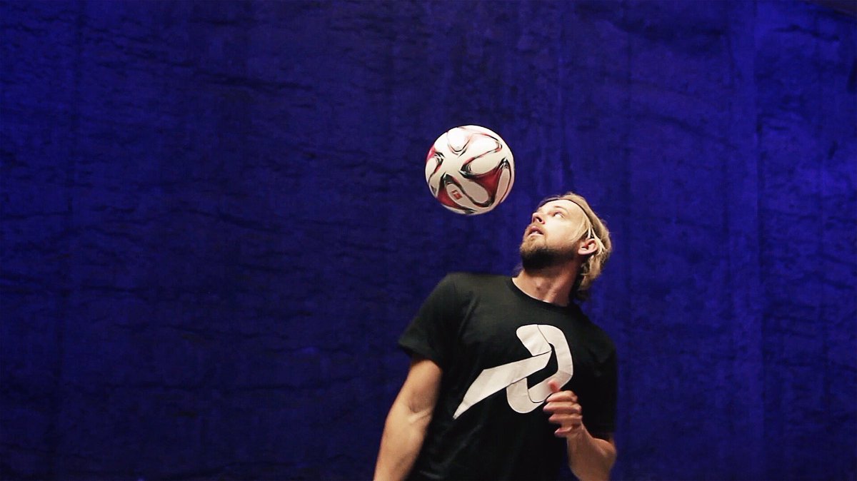 NEW VIDEO! Football freestyle in Munich's metro stations! #tekneek
Link: bit.ly/tn_munich