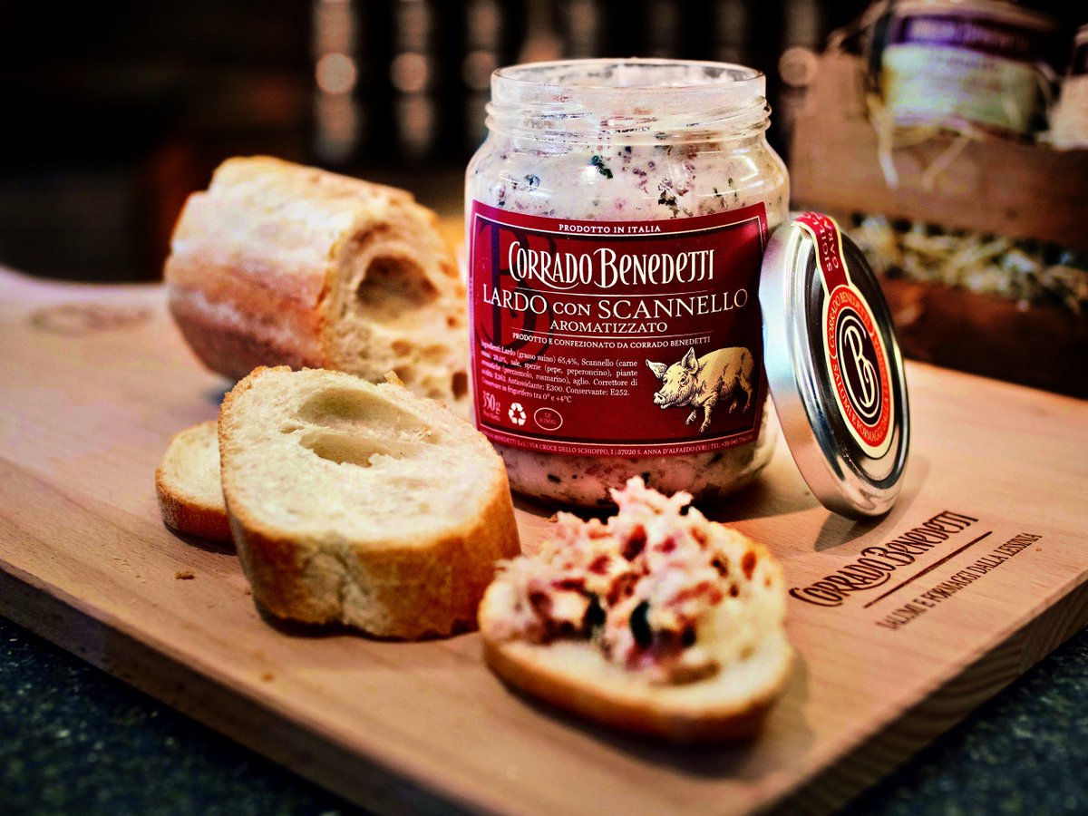 CorradoNews's tweet photo. Tra le golosità che porteremo a #Gourmandia @ilgastronauta c'è lui.. Il nostro battuto di Lardo con Scannello. #corradobenedetti https://t.co/y1tVZvu2i6