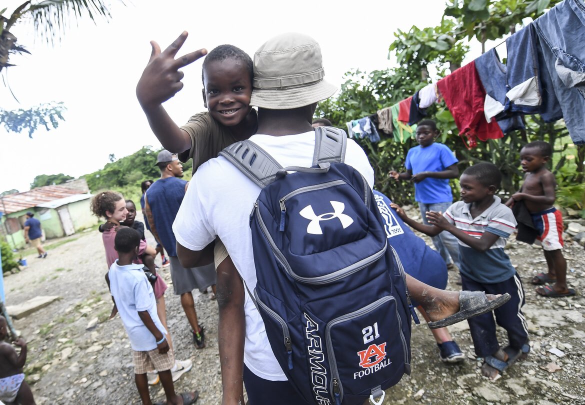CoachGusMalzahn's tweet image. Awesome experience on the  mission trip to the Dominican Republic! Thanks to @utk223 and Reel Life ministries.