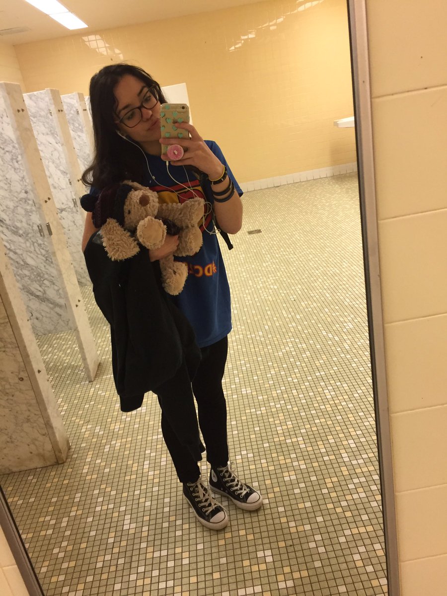 cyburbub's tweet photo. i'm such a lil girl this was just taken https://t.co/tGI5hsQnb2