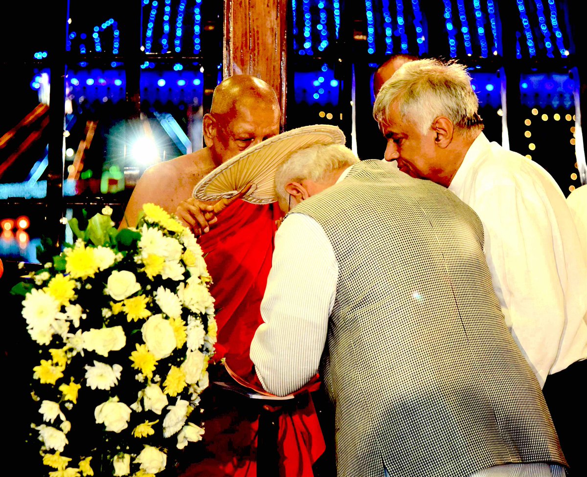 narendramodi's tweet image. ශ්රී  ලංකා සංචාරයේදී මා සහභාගී වන පළමු උත්සවය සීමා මාලක විහාරයේදී ආරම්භ විය. එය සන්සුන් හා ධනාත්මක බවින් පිරි තැනක්.