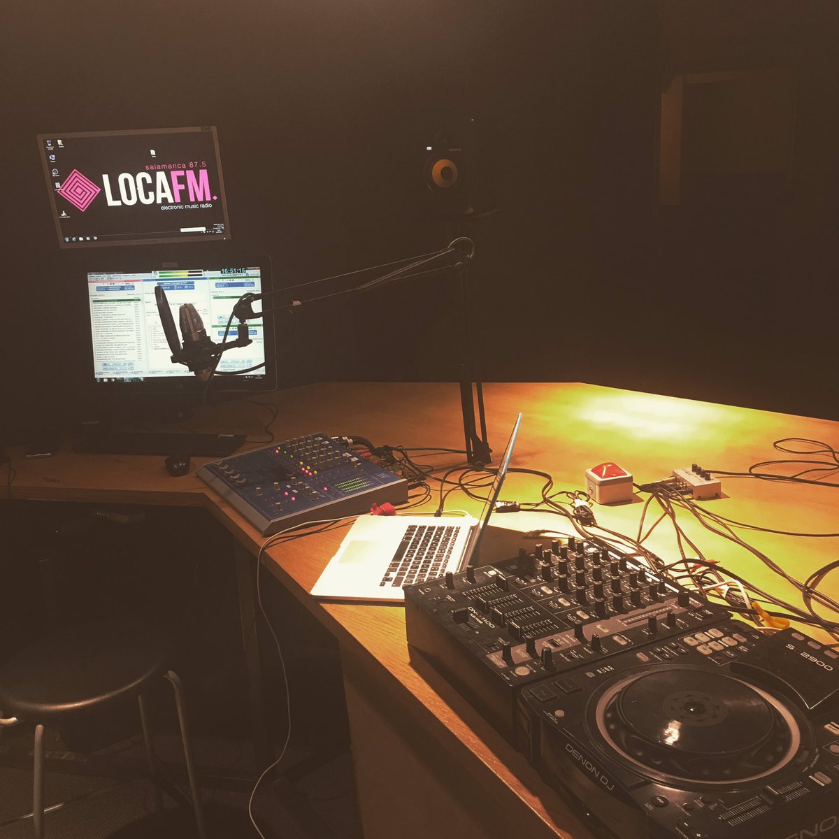 En 5 minutos estamos en el aire!!
Sintoniza <a href="/locafmsalaman/">Loca FM Salamanca</a> <a href="/conridj/">conri dj</a> Tu programa de radio BIPIEM!!!
