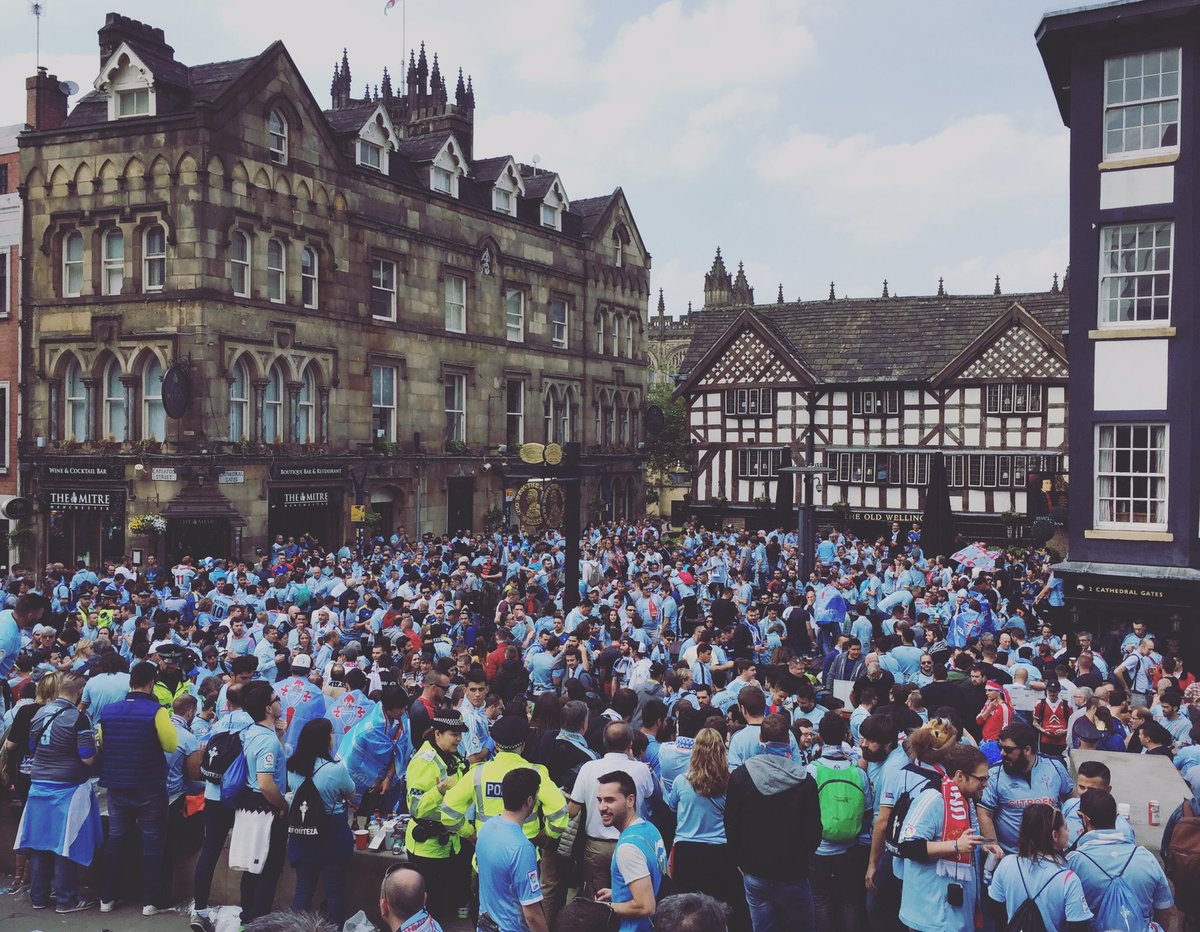 Thousands of Celta Vigo fans are in full swing in Shambles Sq!