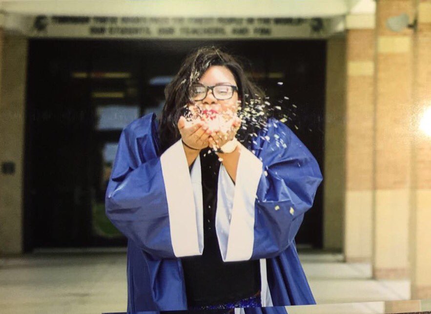 Jlynn____'s tweet image. C/o 2017 🎓