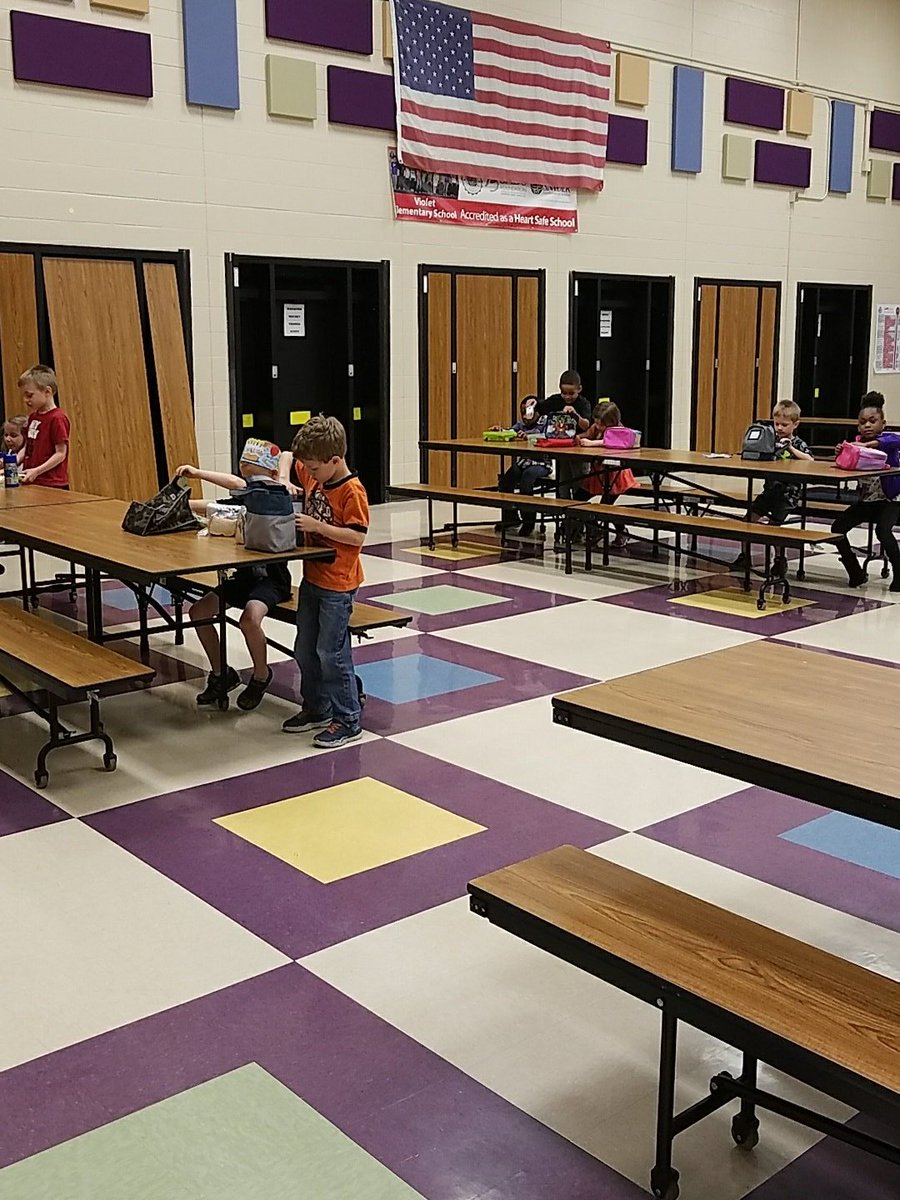 VioletElem's tweet photo. Violet Kindergarteners going to lunch, practicing for First Grade!! #awesomejob #superviolet https://t.co/Vfkad94HVo