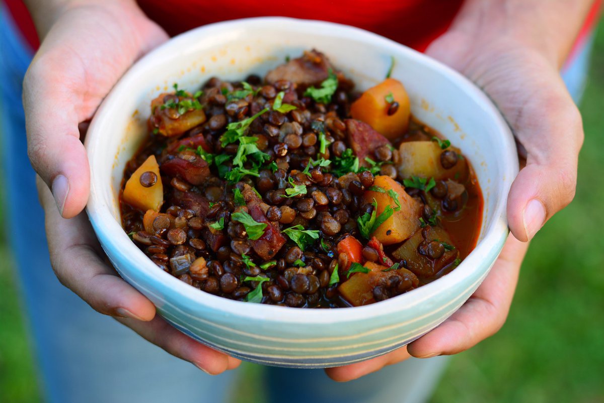 Oficialmente inaugurada la temporada de #guisos #guisodelentejas <a href="/osterlatino/">osterlatino</a> #oster bit.ly/GuisoLentejasF…