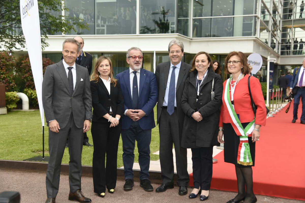 RegLombardia's tweet photo. #LNews @RobertoMaroni_ e assessore @LDelGobbo a #Whirlpool Emea Newx HQ,inaugurazione nuovo #Quartiergenerale europeo,#Pero/Mi https://t.co/Qp9Vgv8DN8