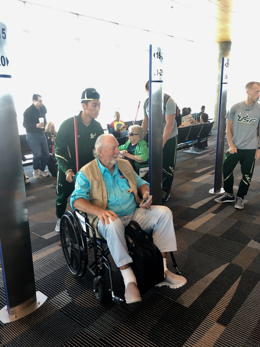 USFXCTF's tweet photo. We may be delayed at the airport but we’re making the best of it! Helping our fellow Bay Area citizens make their gate changes! 🤘 https://t.co/rHzdg04pYb