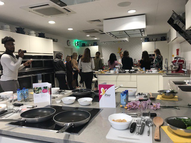 GHDiningRoom's tweet photo. Making our very own gyoza and rice bowl in the Cookery School with @ItsuOfficial! #pressday https://t.co/YjPDNHKlTh