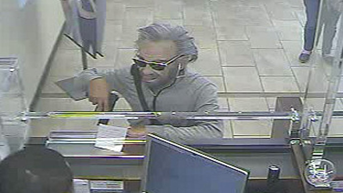 Man robs 2 South Florida banks, says he needs $40,000 for sick grandson, FBI says bit.ly/2r5LlpV https://t.co/PSl2yY0ARm