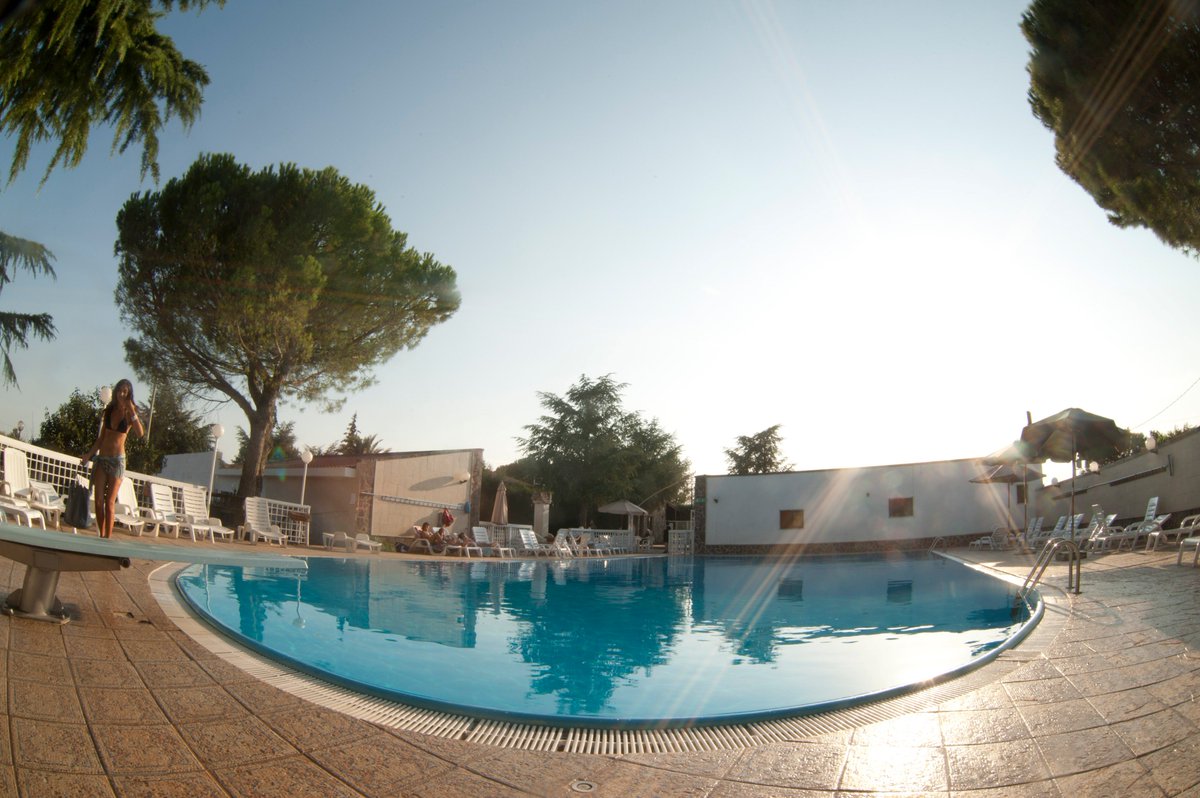 CoralloGroup's tweet image. Prenota il tuo favoloso ponte del 2 giugno:
300 euro a coppia per tre notti invece che 390 euro se prenoti entro il 20 maggio, 
 #2giugno