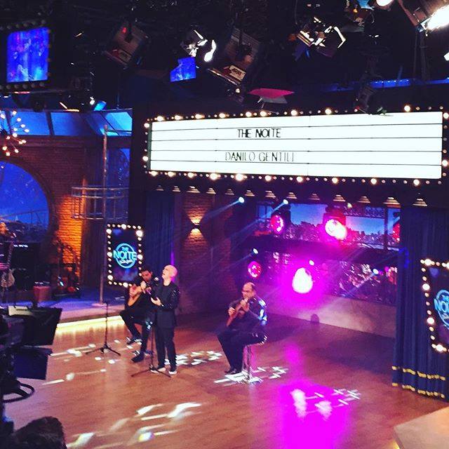 Cultura95's tweet photo. ✔ #EdsonCordeiro ★no #TheNoite ☛ https://t.co/SintFfTXOC #EdsonCordeiroNoTheNoite #Lovesong #fadista #FadoTropical ★ #edson_cordeiro_oficial https://t.co/yCWRAQsINZ