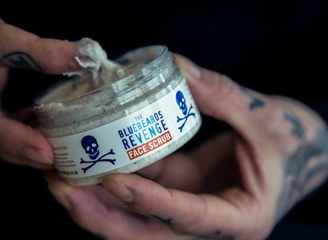 BluebeardsES's tweet image. ¿Por qué los hombres deberían utilizar exfoliante facial? bluebeards-revenge.co.uk/es/blog/por-qu…