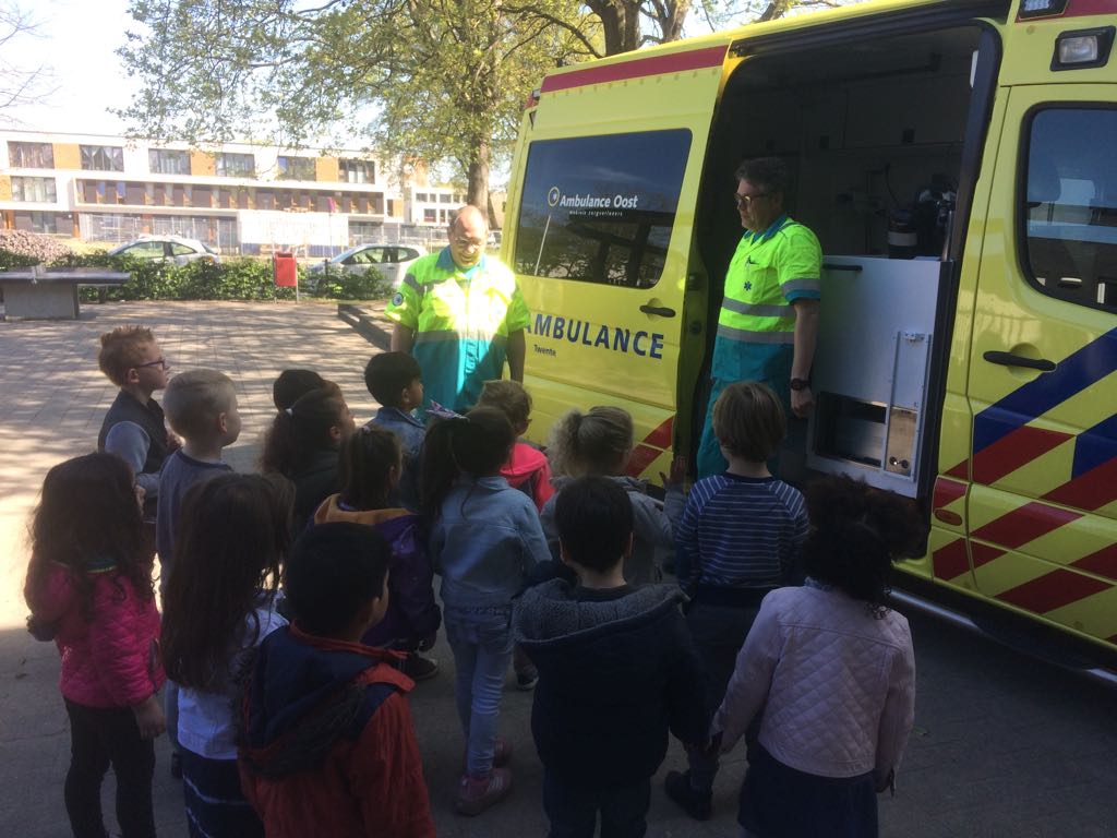 We bedanken <a href="/petervdvloet/">Peter van der Vloet 🇳🇱🍀🚑💨</a> en collega voor de leuke, leerde ochtend voor groep 1 en 2!