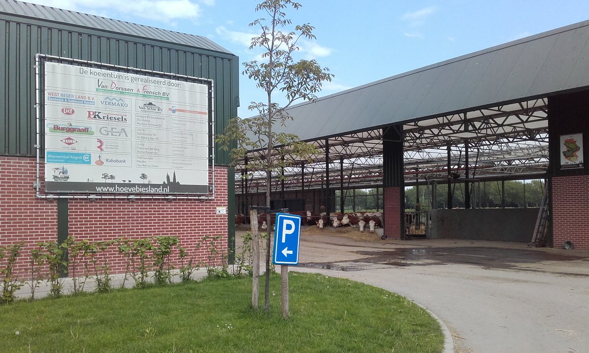 p_post's tweet photo. Bezoek @HoeveBiesland met #koeientuin 😊 https://t.co/SvyIdOwnJO