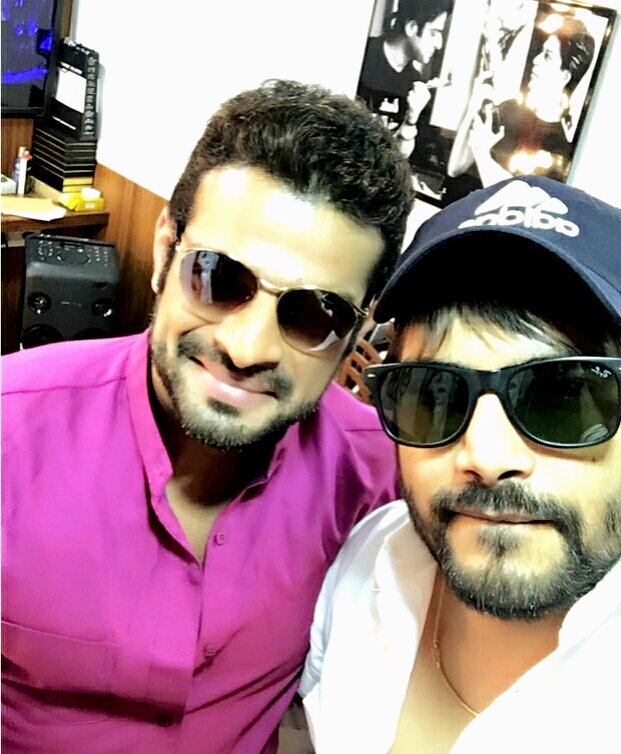 Priyadarsini_85's tweet photo. Very soon Kp is going to visit Jaipur get ready people.π
Kp with #Sablawatash π
Love d shirt colour #KeyPee n u look damyyyy hot baby..πππβ₯π https://t.co/0guZADuJzN