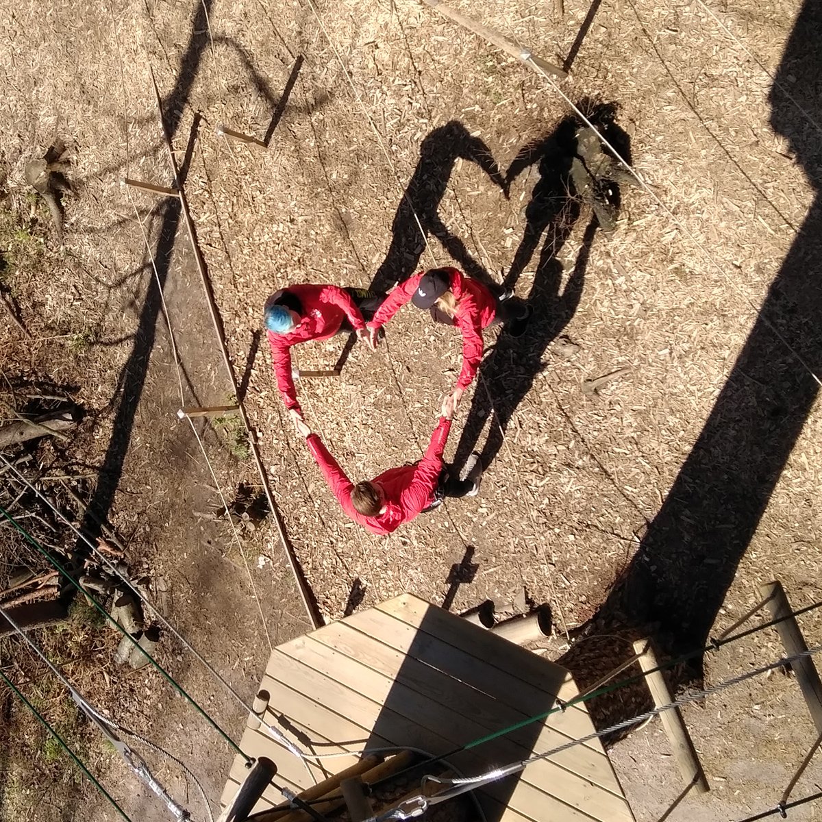 <3 Äidille! #äitienpäivä’nä Huipussa seikkaillaan sokkona! bit.ly/sokkoseikkailu…