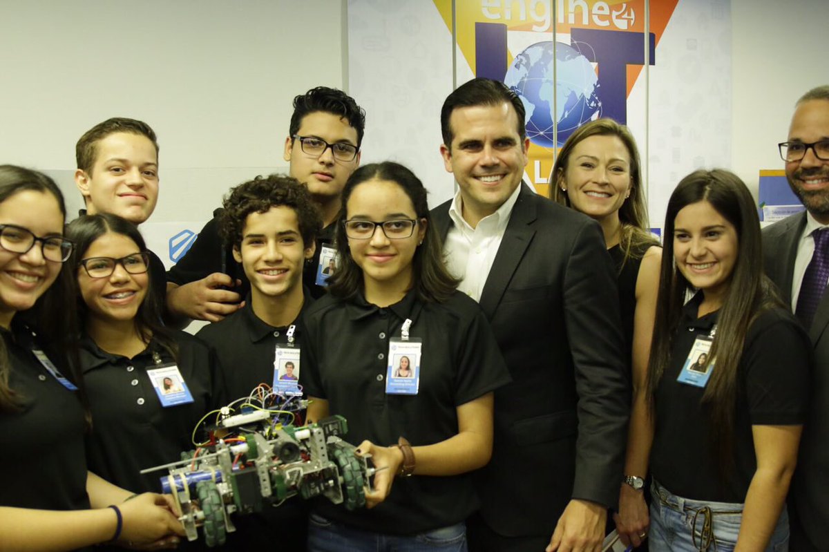 EDUCACIONPR's tweet image. Nuestros jóvenes de escuela pública se destacan en la robótica y empresarismo #RobotMakers