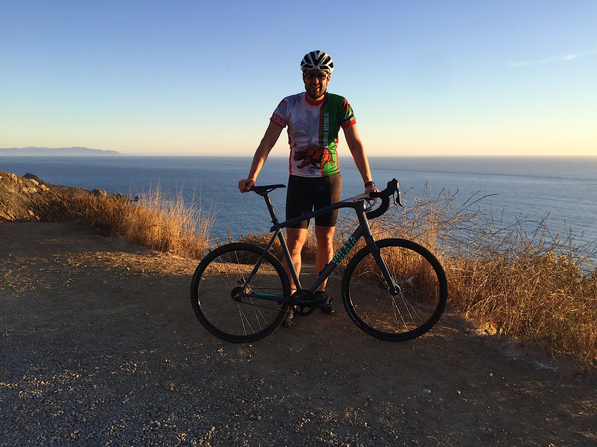 VolataCycles's tweet photo. There’s someone lucky enough to bike to work in a place like this 😍 Happy #BikeToWorkDay everybody! https://t.co/tMS06x9ZDo