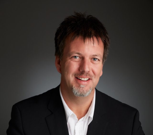 PaulHardyUK's tweet photo. ServiceNow’s Chief Strategy Officer on the impact of AI and the future of work @Derek_duPreez @diginomica #Know17 https://t.co/vXpe8X62HN https://t.co/aRUm2Rdemc