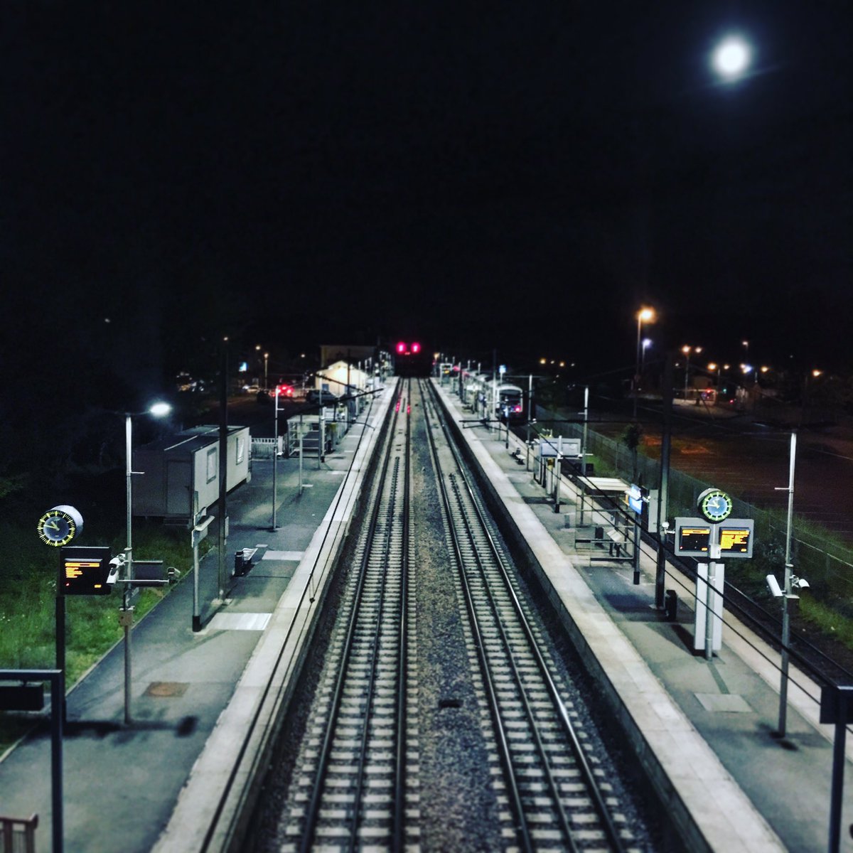 TiphaineAudbt's tweet photo. Gare de Tournan by Night. #InfrapoleParisEst #InfrapolePE #SNCFReseau #Maintenance #VoieGretz #SESGretz #CATGB #magareestbelle! https://t.co/xVBs6GFfim