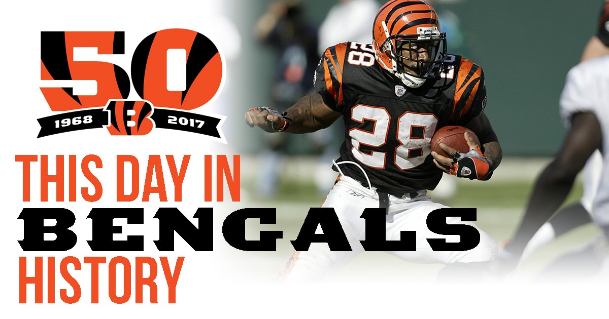 5/11/01- RB Corey Dillon agrees to 5 yr deal.  Read more: bengals.com/team/thisday.h…    #Bengals50 https://t.co/tj2rBMG1ab