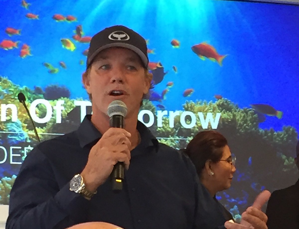 politamiami's tweet photo. We need to make art for the ocean and inspire the next generation. @Wyland #bvs6 https://t.co/9aclVjLXT7