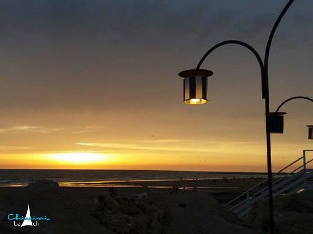 ChininiBeach's tweet photo. Por momentos como estos y por muchos más nos encanta estar aquí :D. Playa Las Tres Piedras - Chipiona #sunset #chininiamigos #juernes https://t.co/9UTGUMZW82