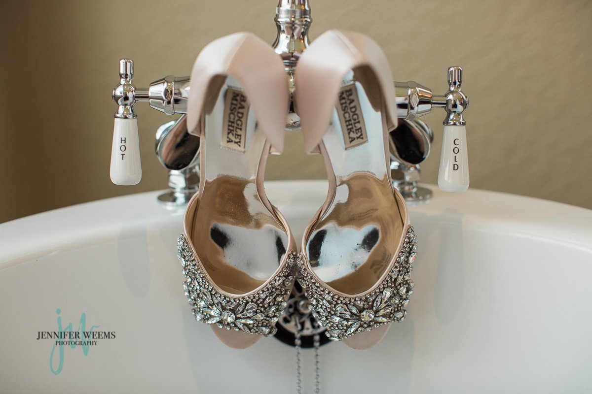 Beautiful wedding at <a href="/KP_wedding/">Kendall Point</a> on the blog today!  jenniferweems.com/kendall-planta…