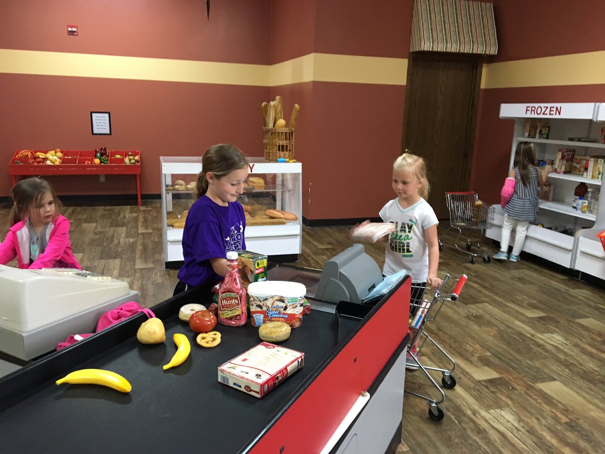 TraciKennedy32's tweet photo. @MaywoodSchool K-2 students are having a blast at the Children's Museum https://t.co/rRloNdH4MC