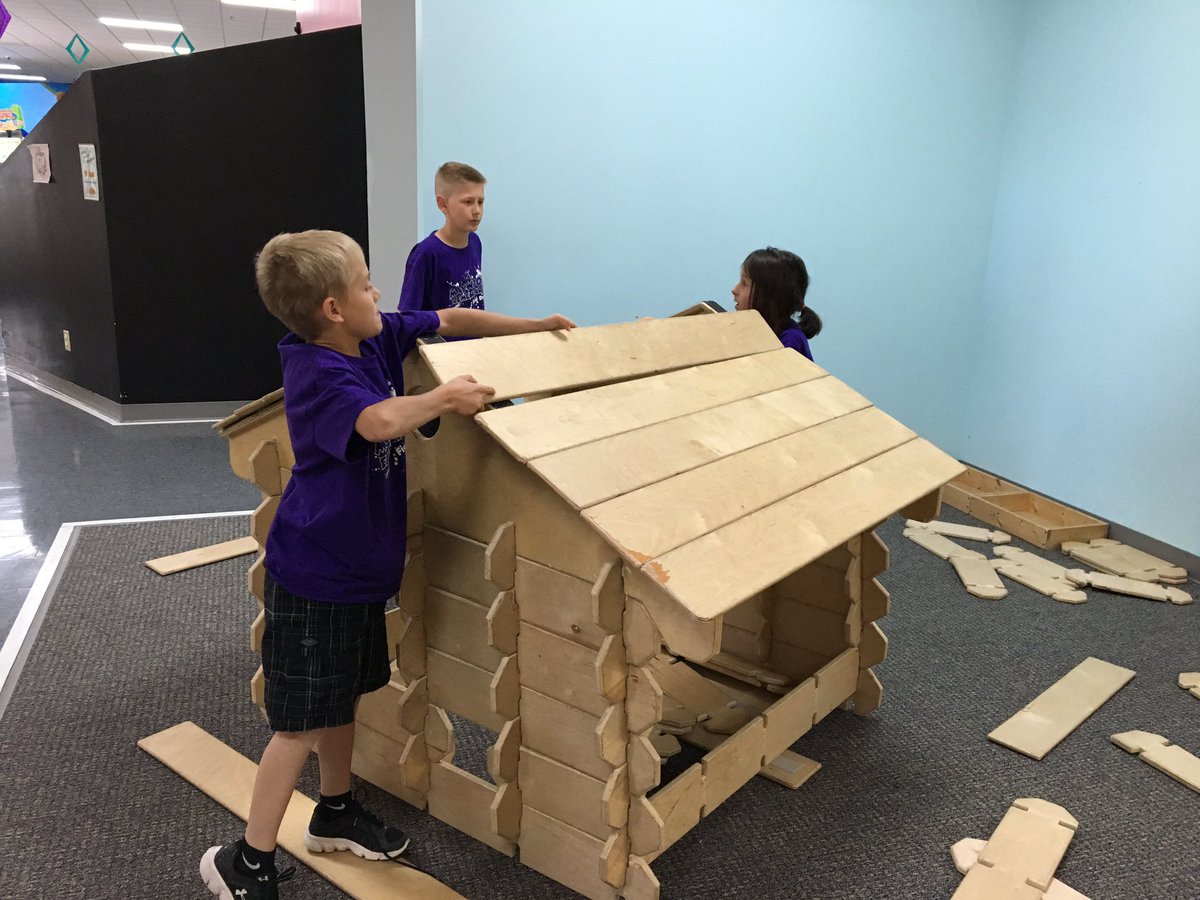 TraciKennedy32's tweet photo. @MaywoodSchool K-2 students are having a blast at the Children's Museum https://t.co/rRloNdH4MC