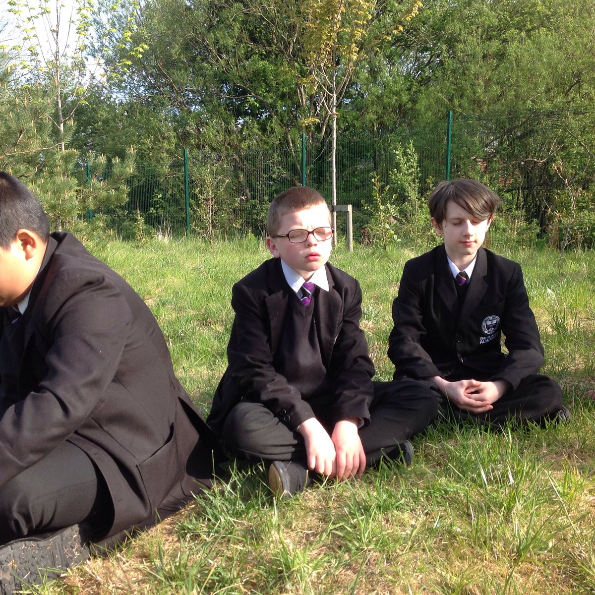 TOANWOODLANDS's tweet photo. Woodlands students spent their form time practising Mindfulness in the sunshine #oldhamacademynorth https://t.co/PoUnKfSnkJ