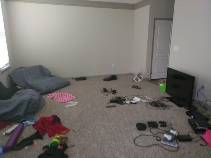 My new place, just need furniture. https://t.co/ix8R0NzmJH<a href="/tag/halloween"class="tags"><span>#halloween</span></a>