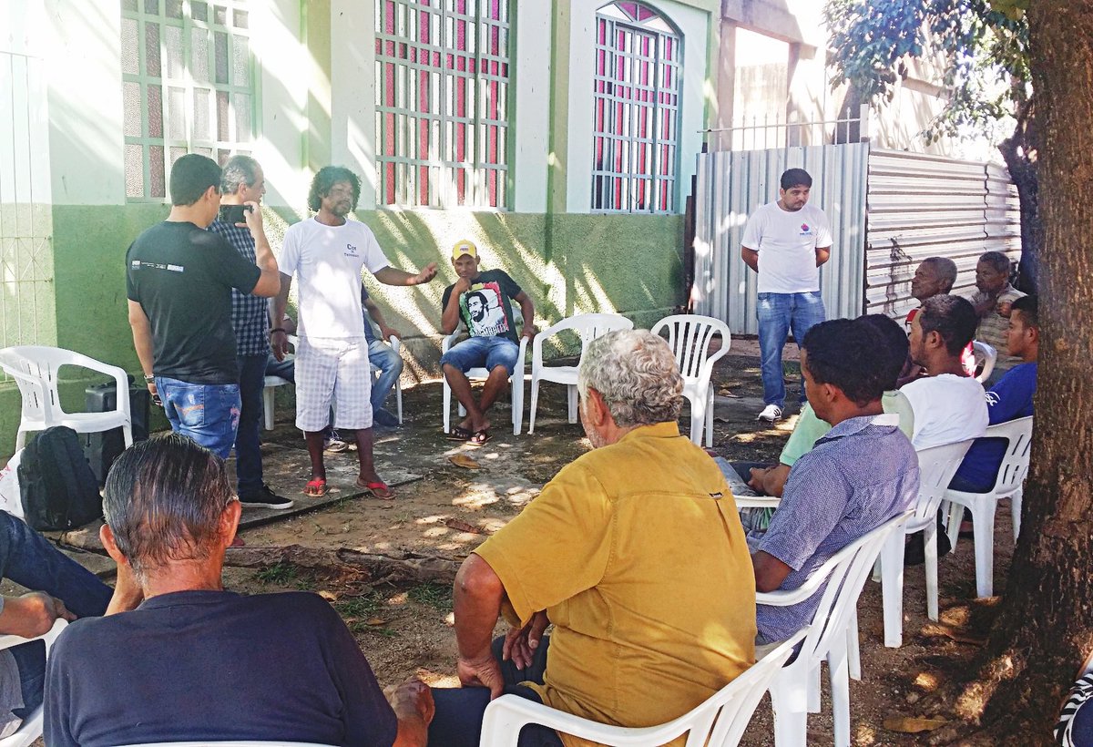 fjppalmas's tweet photo. Rolou uma roda de conversa com usuários de álcool e drogas em situação de rua, na praça da Matriz em Taquaralto hoje, 11. #Construa #PQTA 👌👏 https://t.co/IohWPgI7PQ