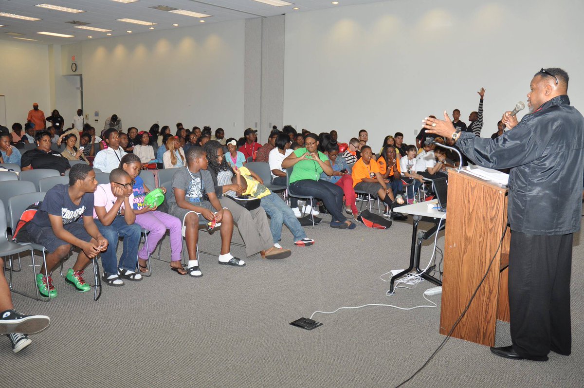 michaelricep's tweet image. Looking for youth leaders for Youth Adv Forum - Calll 215-683-5645
#pylc