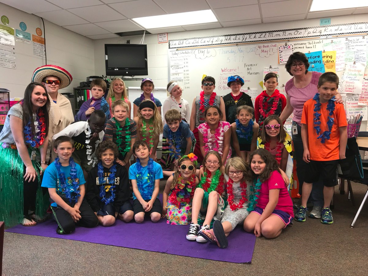 Mrs_McCormick34's tweet photo. Enjoying our "beach/hula" party!! :) https://t.co/zEByAzE7vG