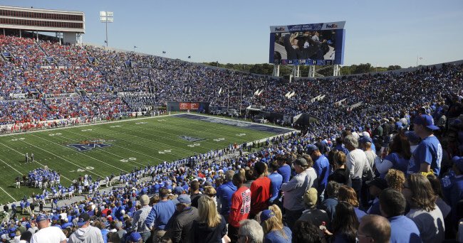 Trace_Clopton's tweet photo. Blessed to recieve my 12th Division 1 offer from The University of Memphis!!! #StripeEmUp https://t.co/duIToWCBoT