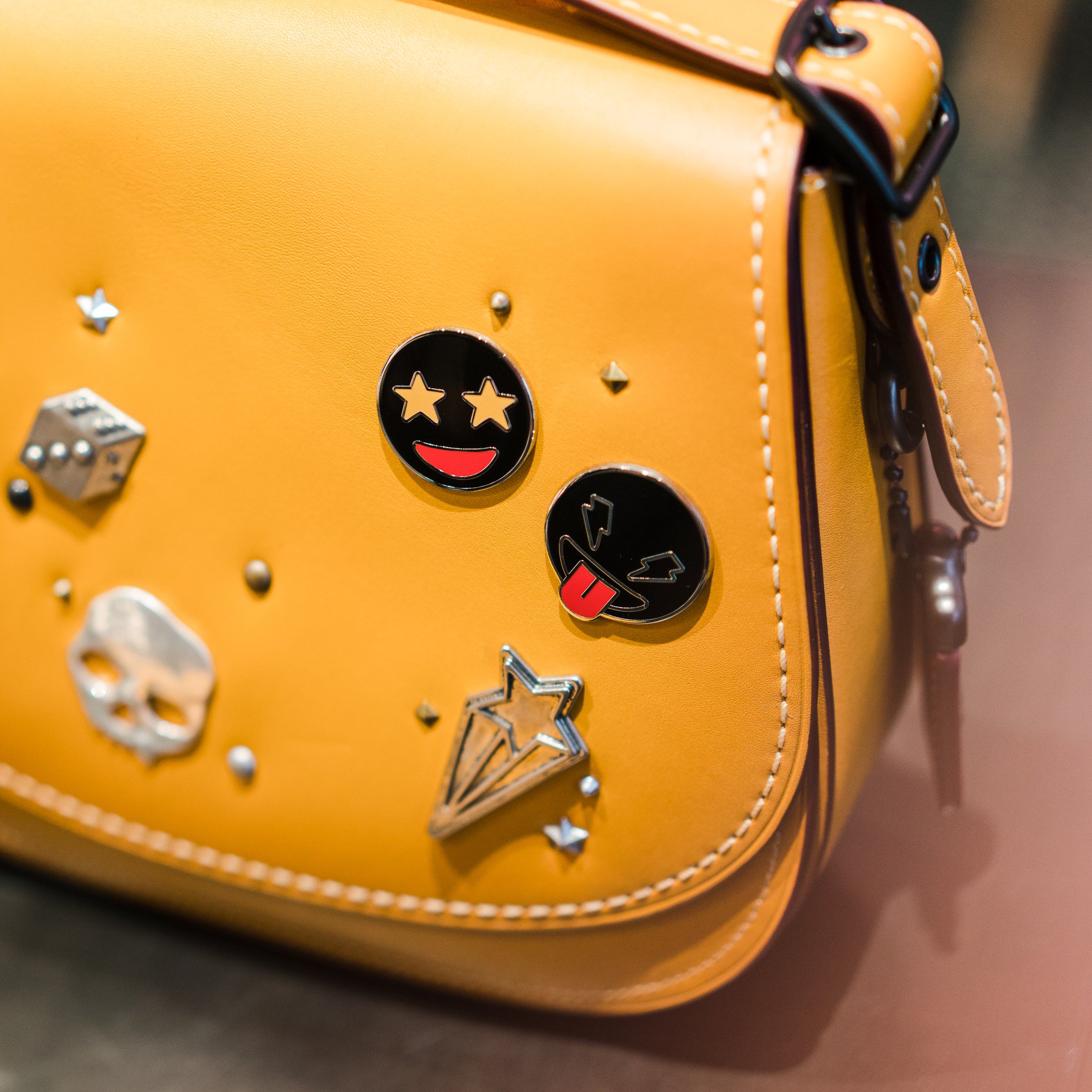 COACH ポップなステッカー付きバッグ 64798_dkm2u_a0
