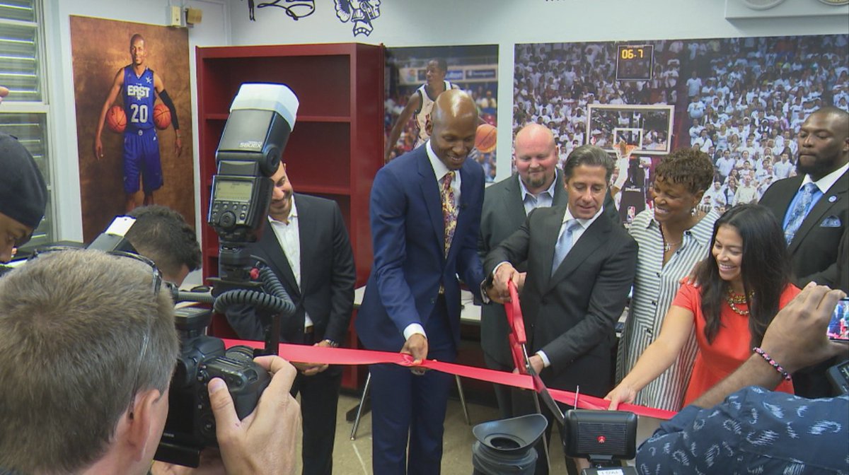 RAY OF HOPE!  Ray Allen donates a computer lab to a South Florida school... bit.ly/2q9VwcQ https://t.co/cbGtinL1TV